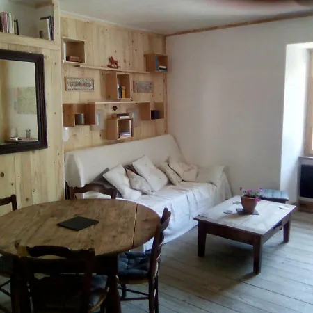 Au 17 Guest house *